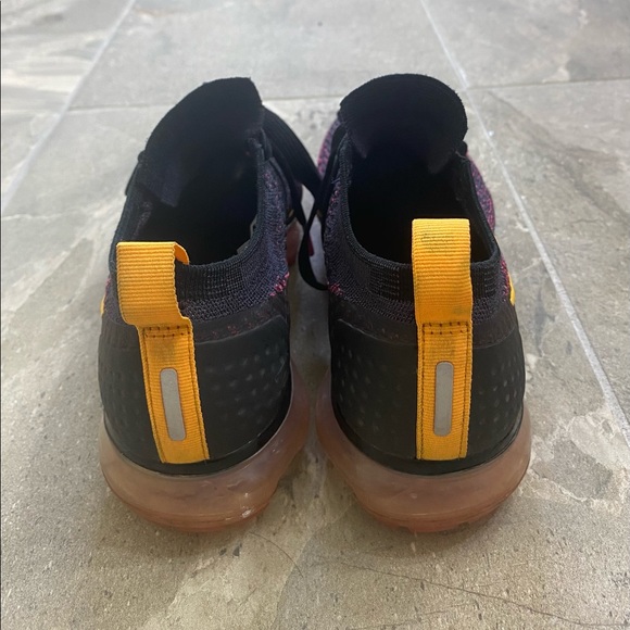 Nike Air Vapormax Flyknit 2 Women's 6.5 Pink Blast - Picture 3 of 9